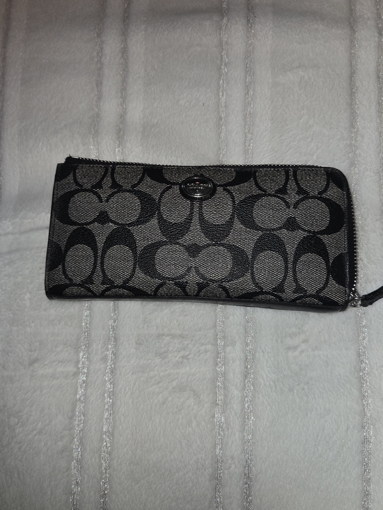 Coach Accessories - Coach Leather Black Signature Zip Wallet